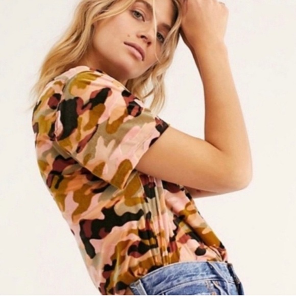 We The Free Free People Velvet Camo Burnout Tee Sz XS Hippie Boho Short Sleeve - Picture 1 of 9